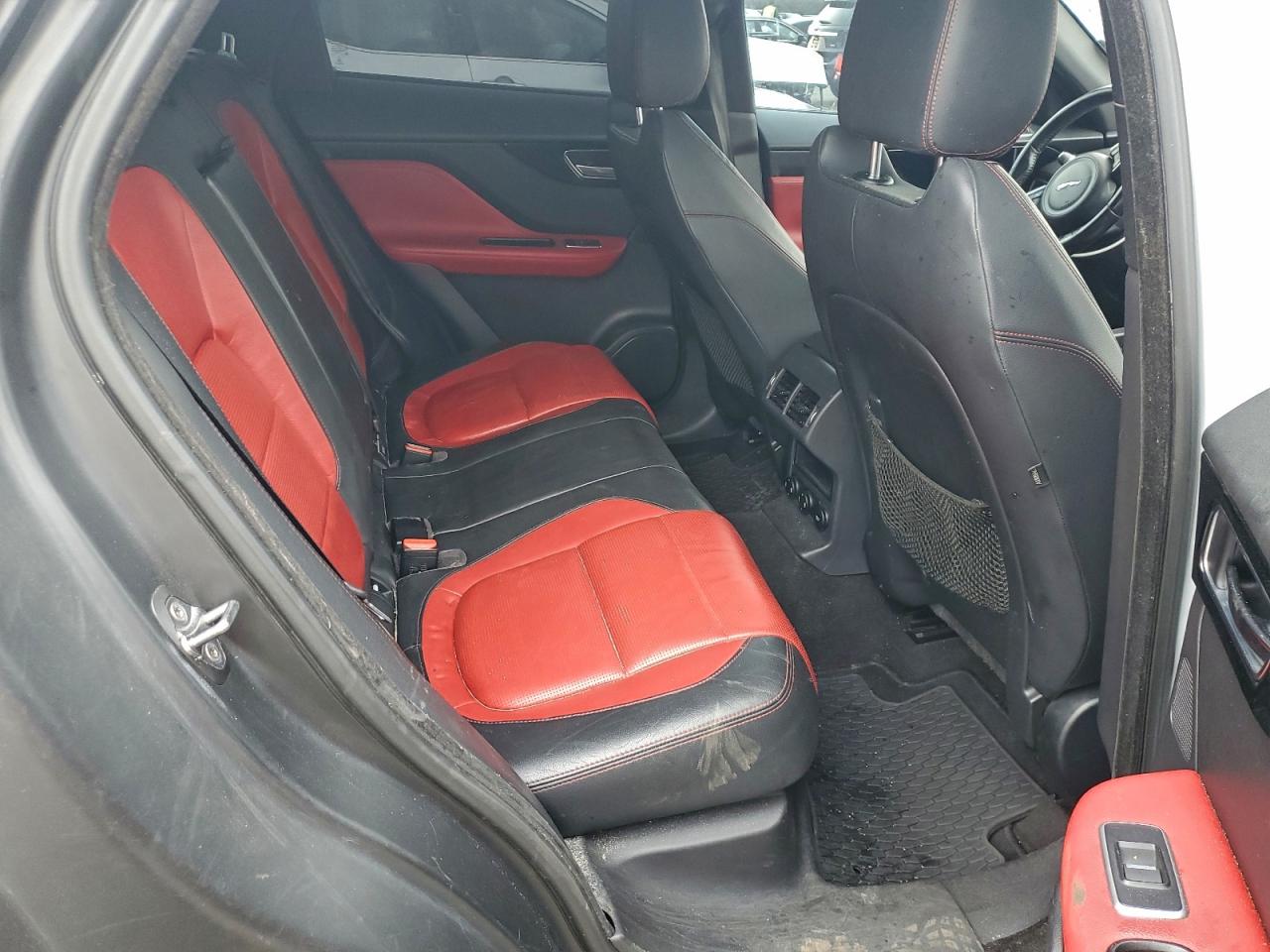 JAGUAR F-PACE R - SPORT