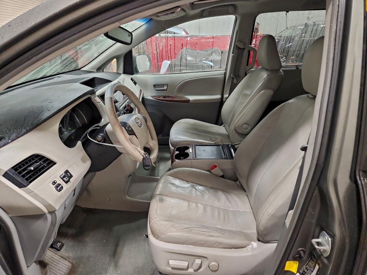 TOYOTA SIENNA XLE