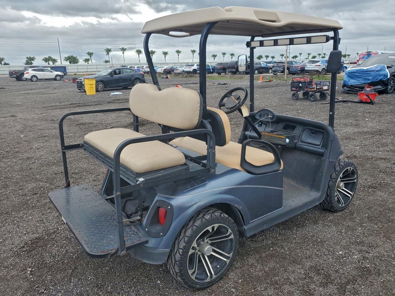 Lot #3317832190 2017 EZGO GOLF CART