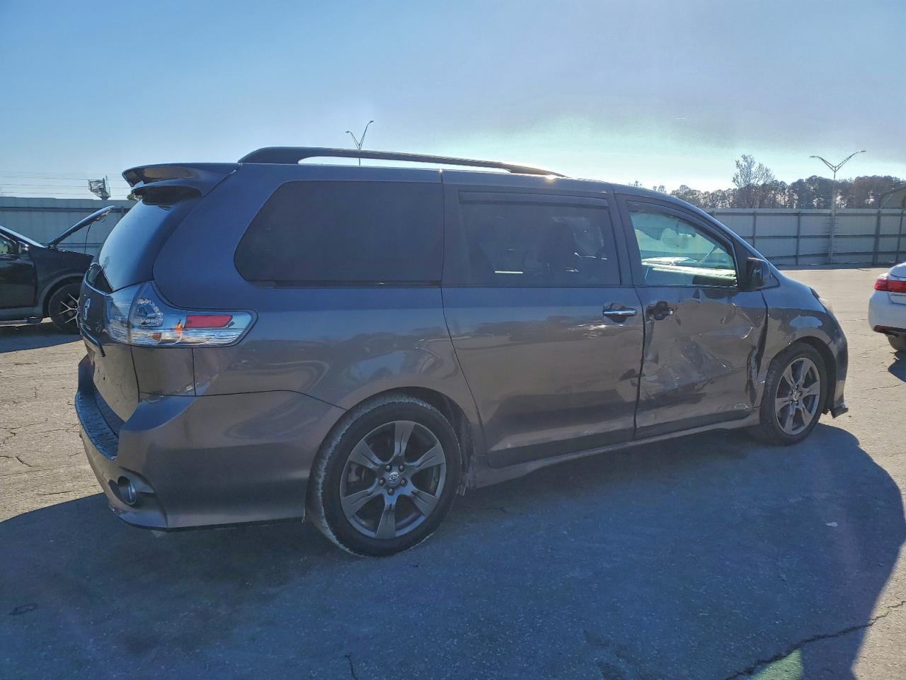 TOYOTA SIENNA SE