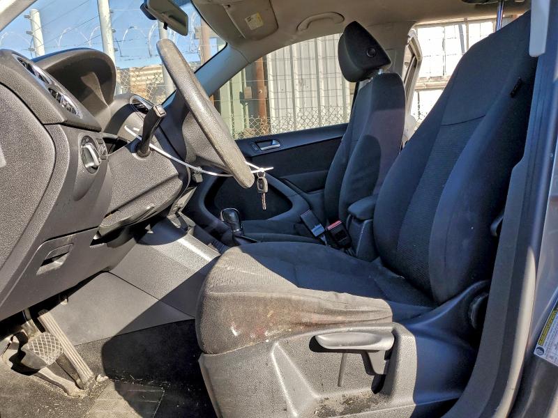 2012 VOLKSWAGEN TIGUAN S #3308360302