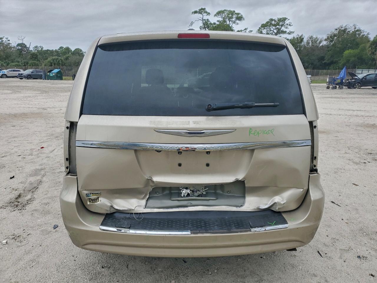 Lot #3317916944 2015 CHRYSLER TOWN & COU