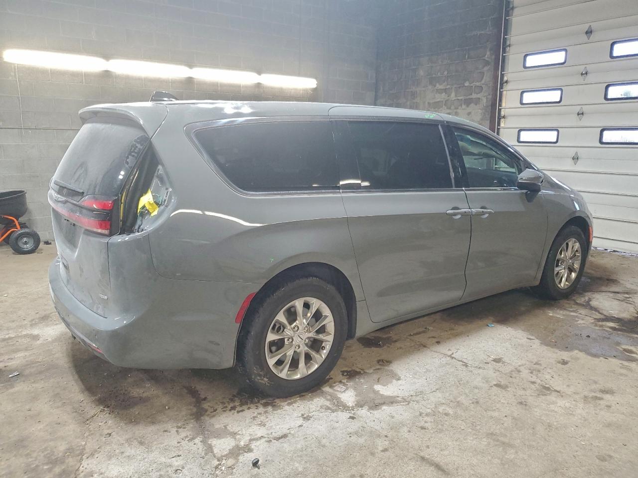 Lot #3303690028 2023 CHRYSLER PACIFICA T