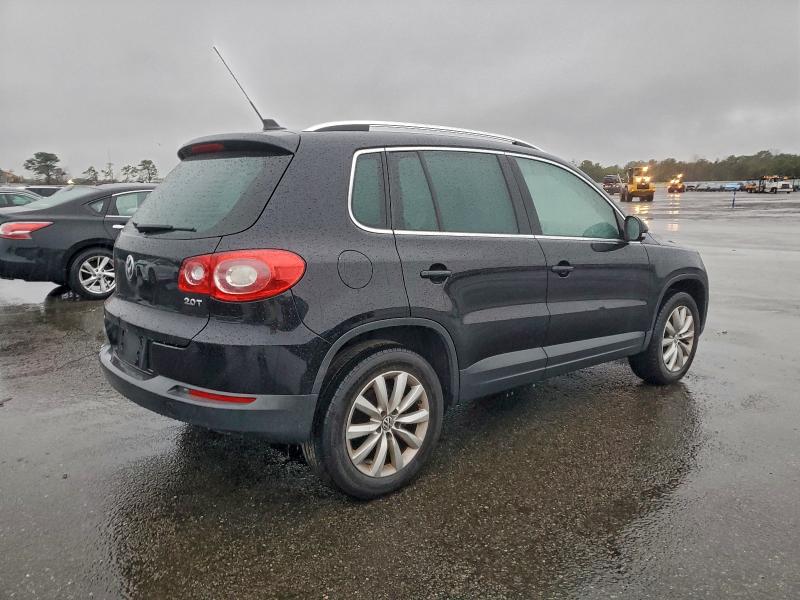 2011 VOLKSWAGEN TIGUAN #3303728434
