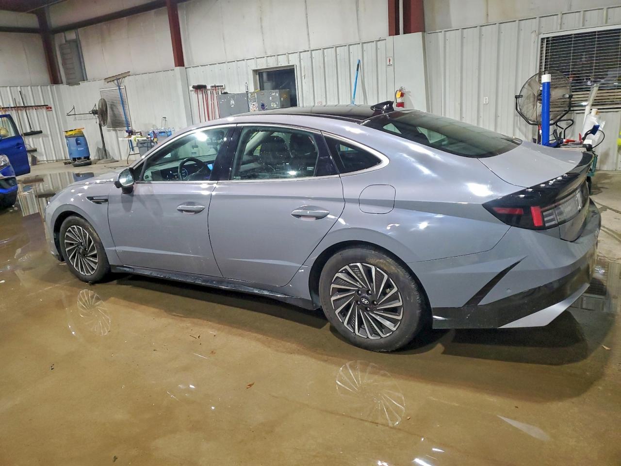 HYUNDAI SONATA HYBRID