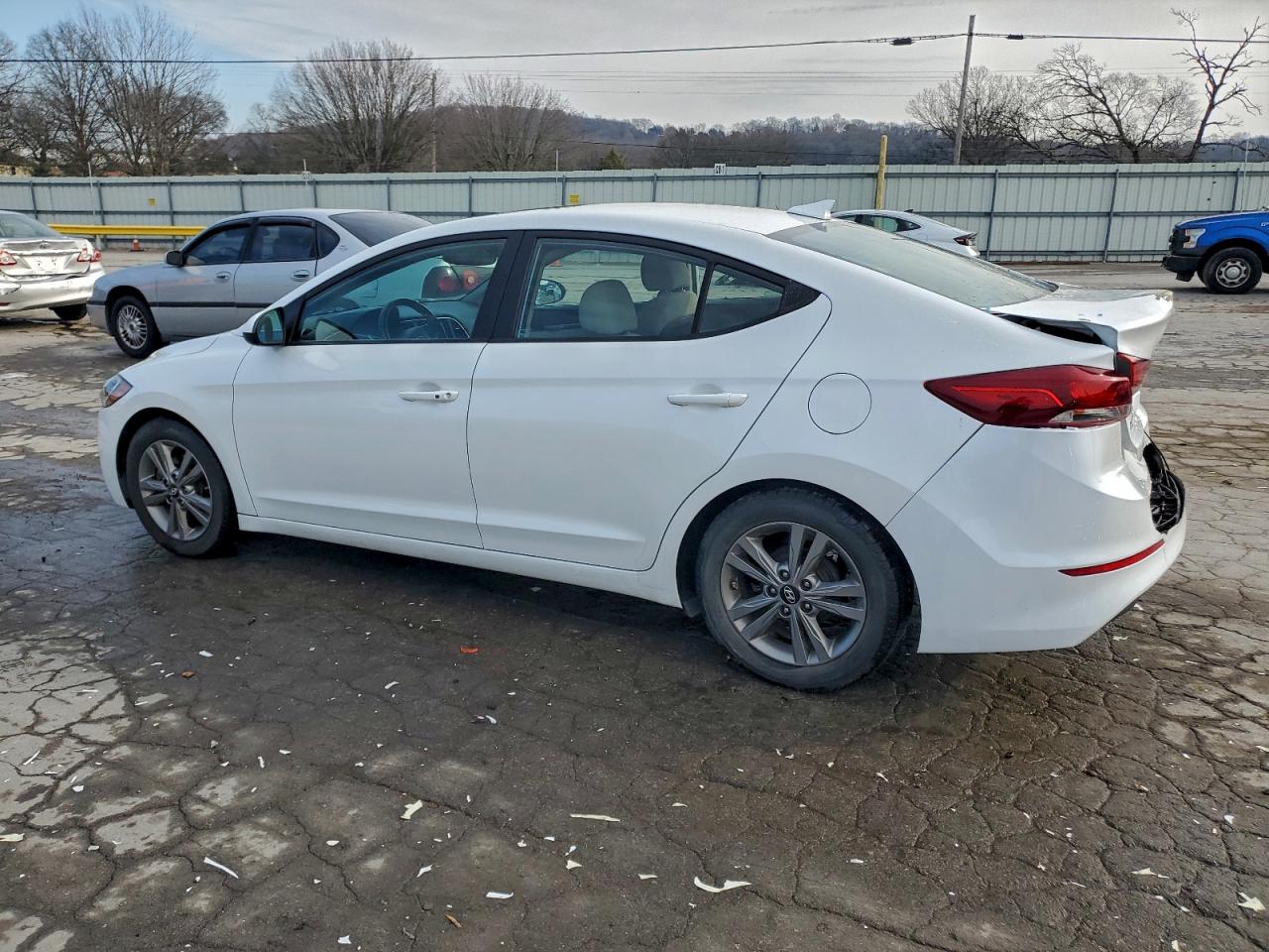 HYUNDAI ELANTRA SE