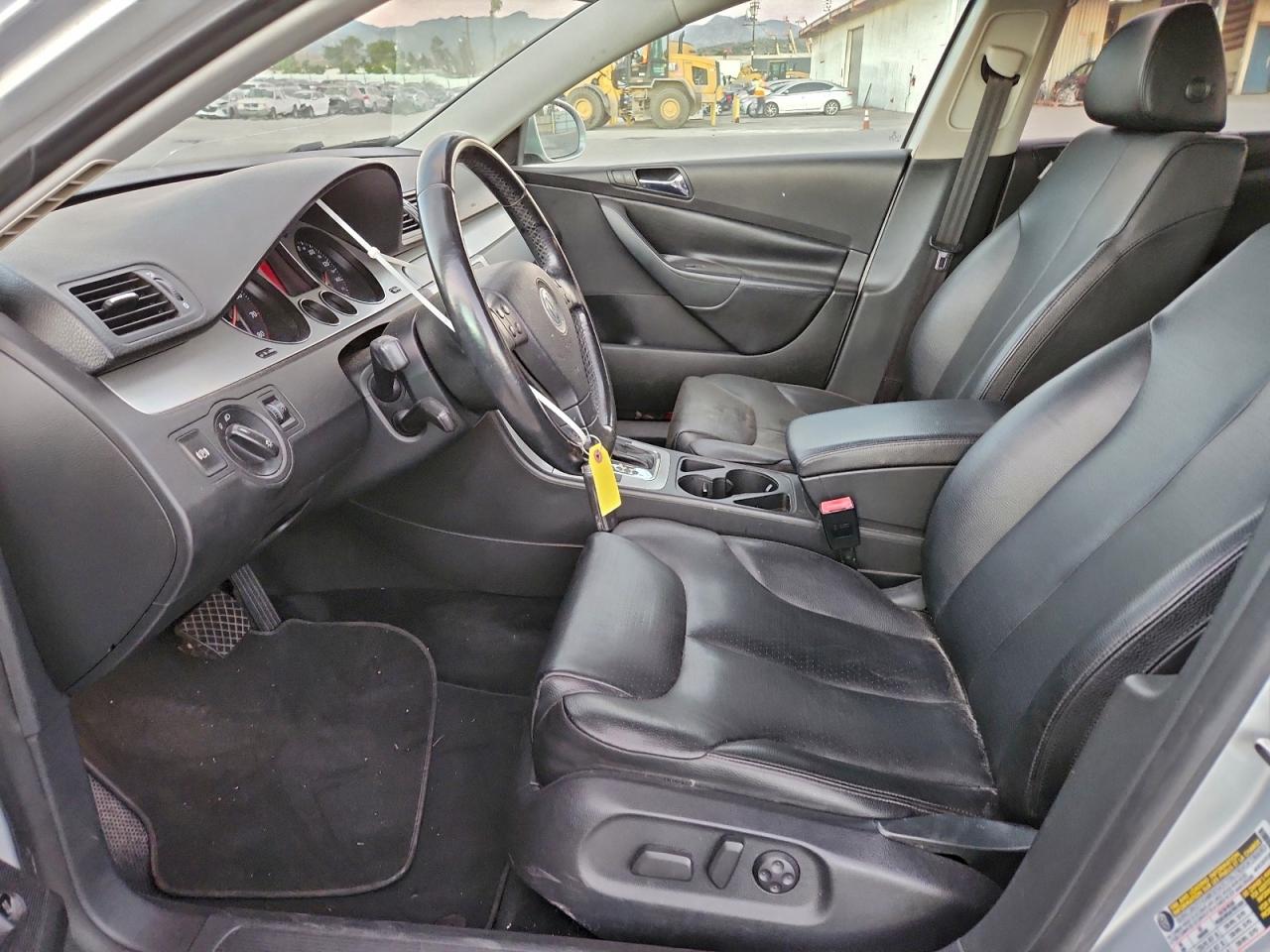 Lot #3318972946 2008 VOLKSWAGEN PASSAT KOM