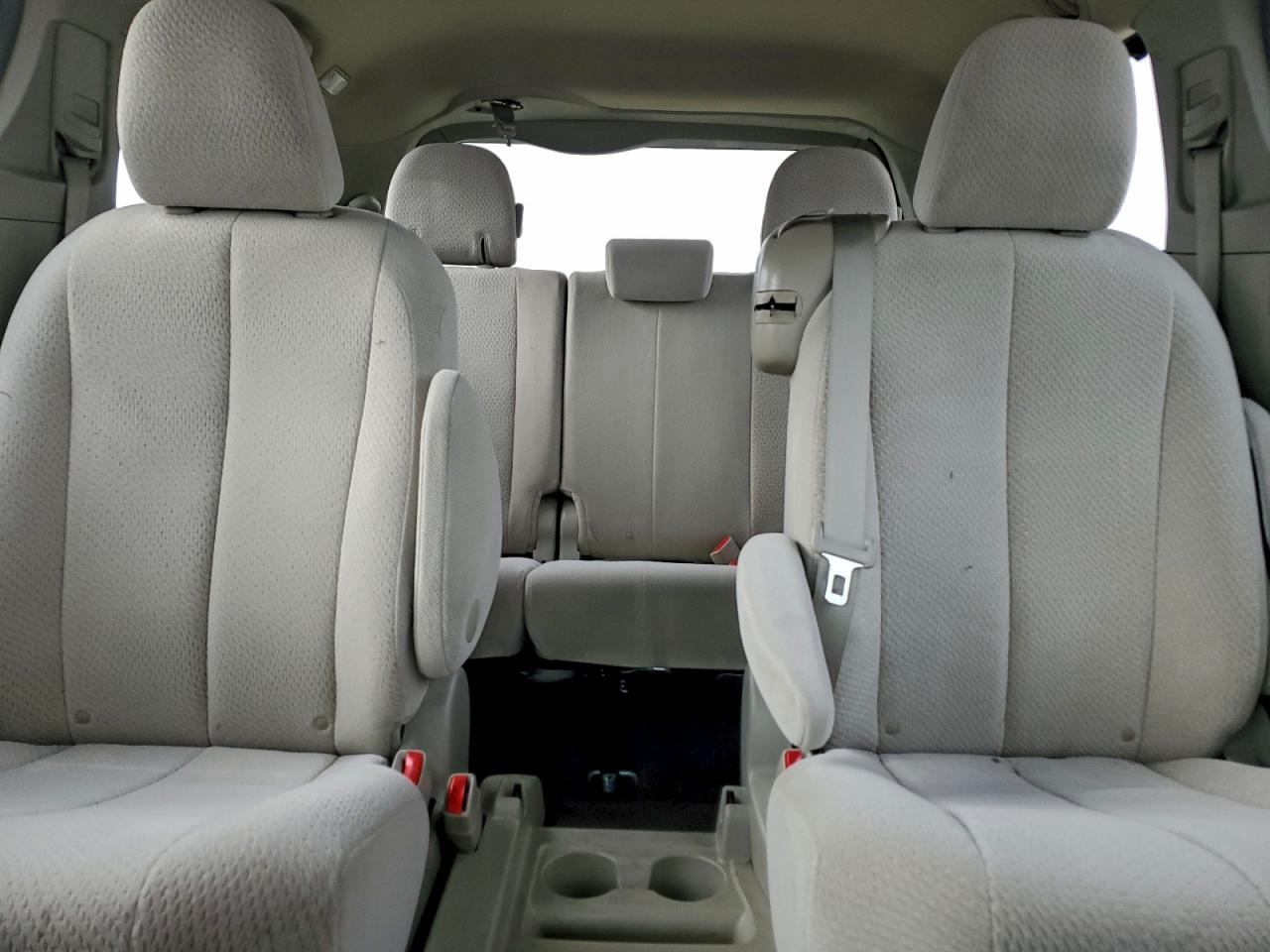 Lot #3316029331 2013 TOYOTA SIENNA LE