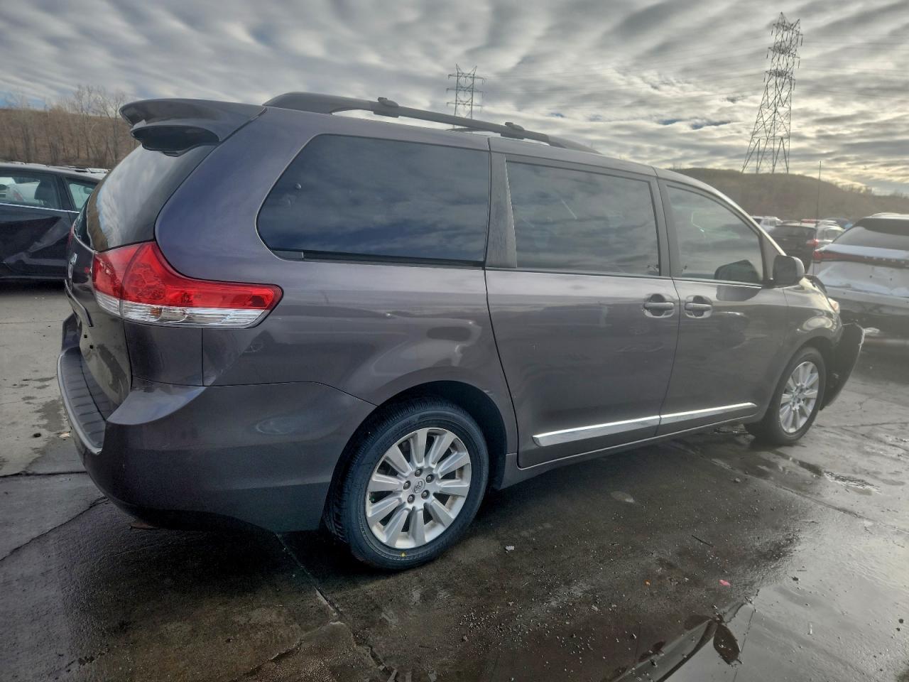 TOYOTA SIENNA XLE