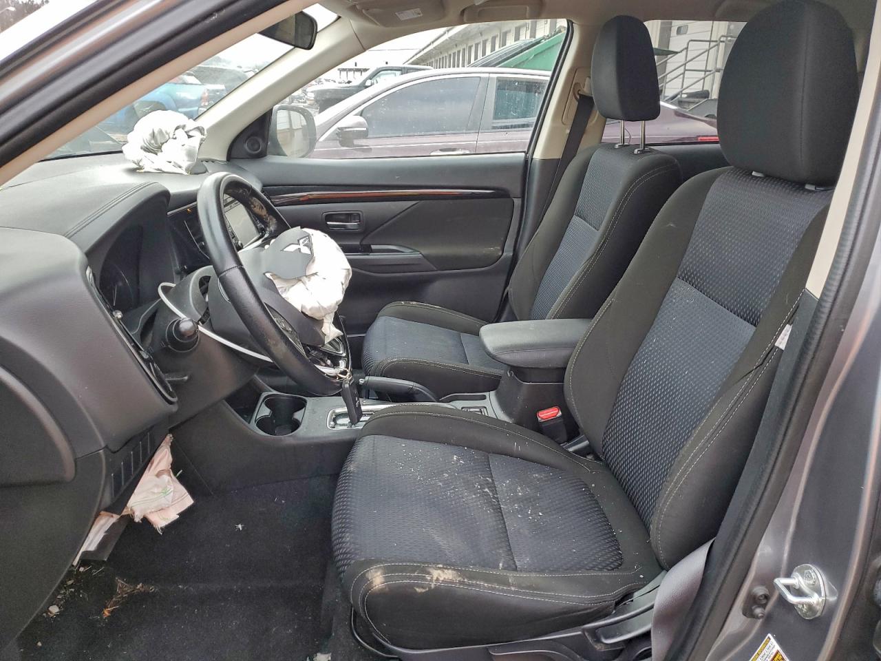 MITSUBISHI OUTLANDER SE