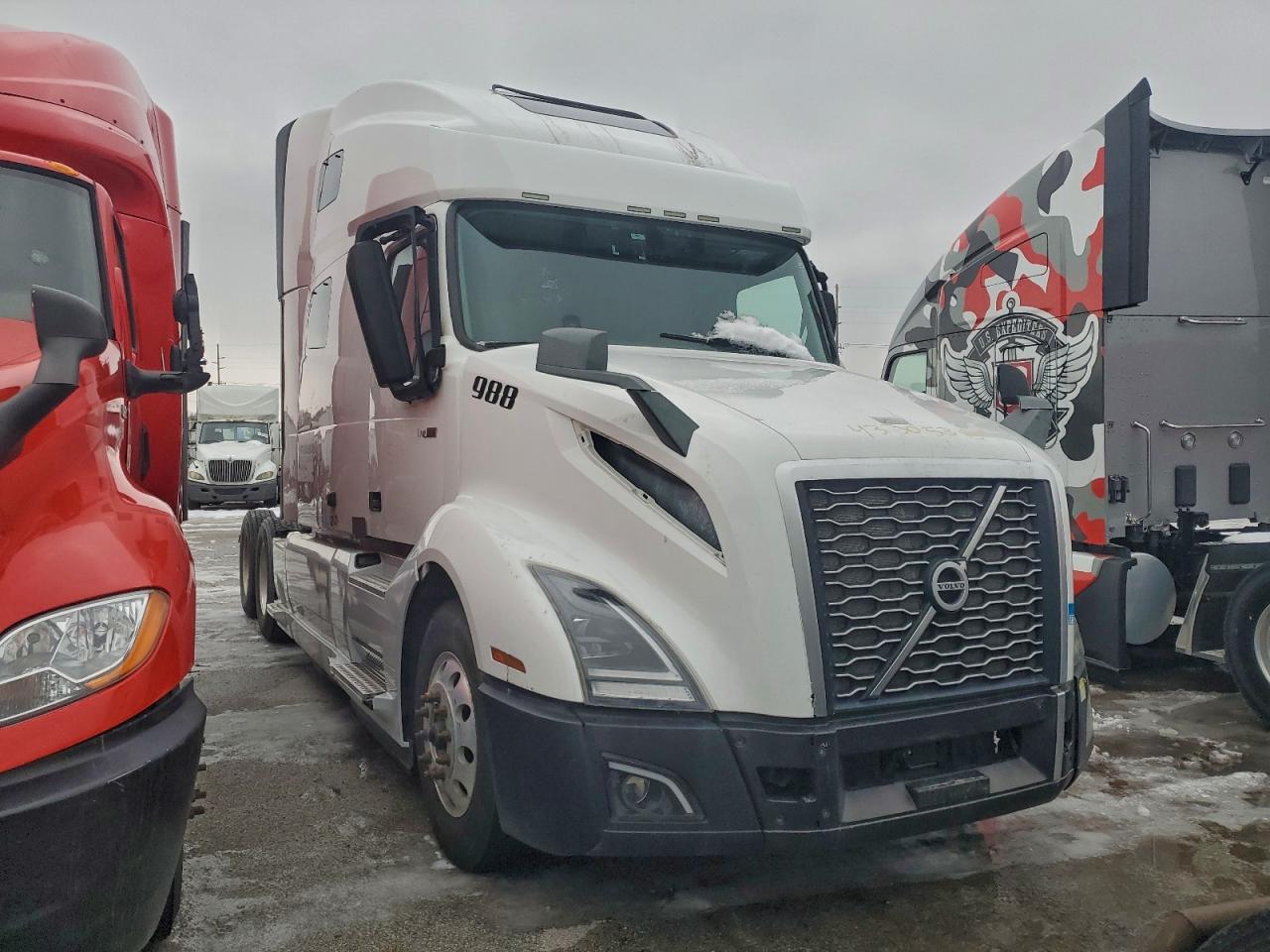 Lot #3319339971 2019 VOLVO VNL