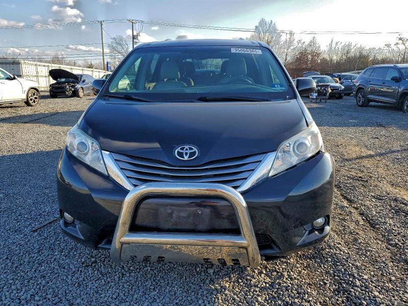 2016 TOYOTA SIENNA XLE #3310373961