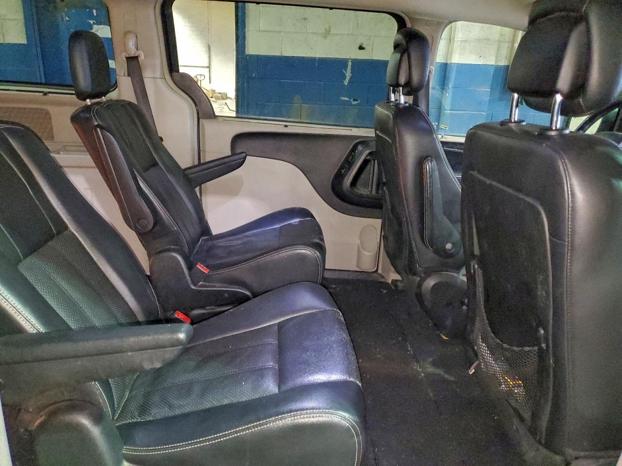 CHRYSLER TOWN & COUNTRY TOURING L