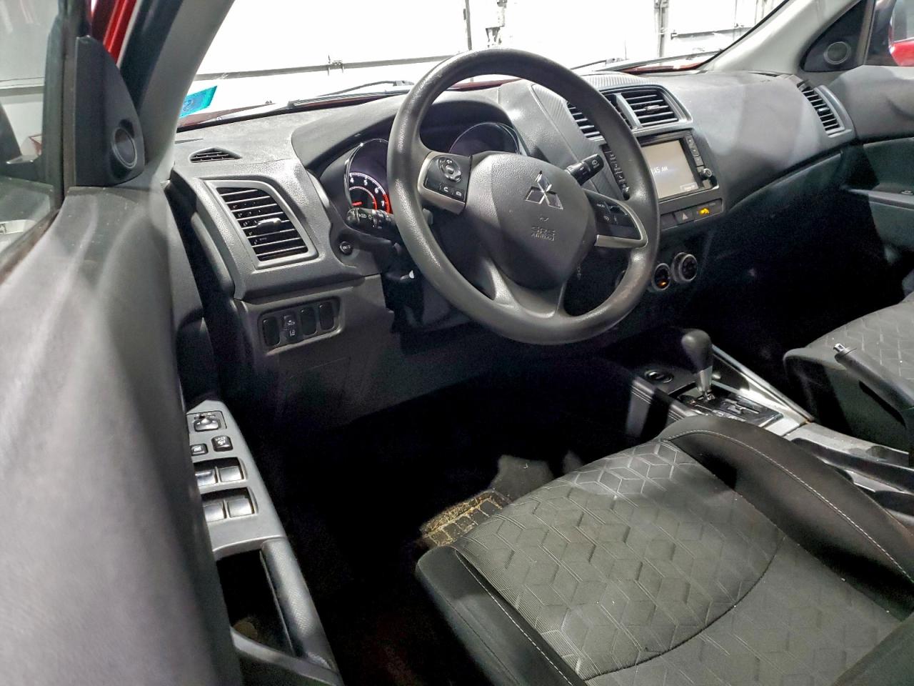 MITSUBISHI OUTLANDER ES