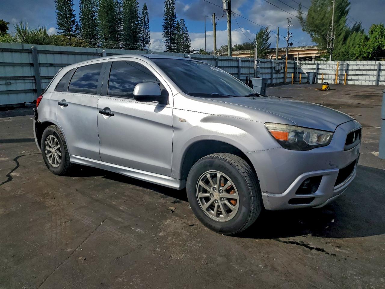 MITSUBISHI OUTLANDER ES