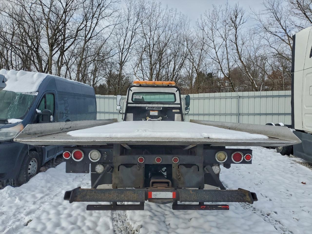 Lot #3309640151 2007 FREIGHTLINER M2 106 MED