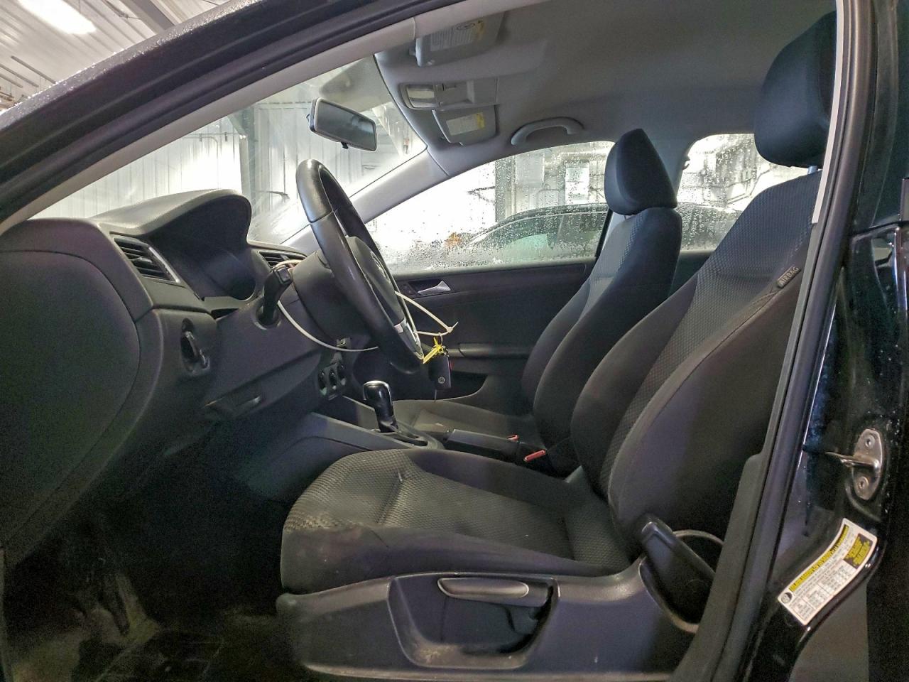 VOLKSWAGEN JETTA BASE