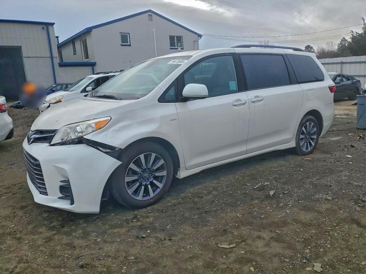 TOYOTA SIENNA XLE