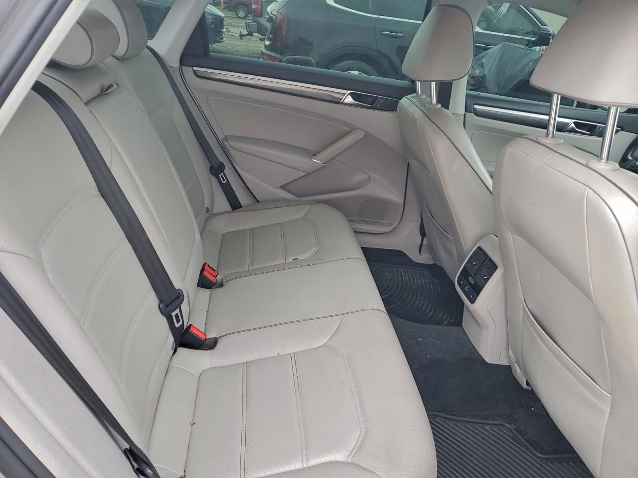 VOLKSWAGEN PASSAT SE