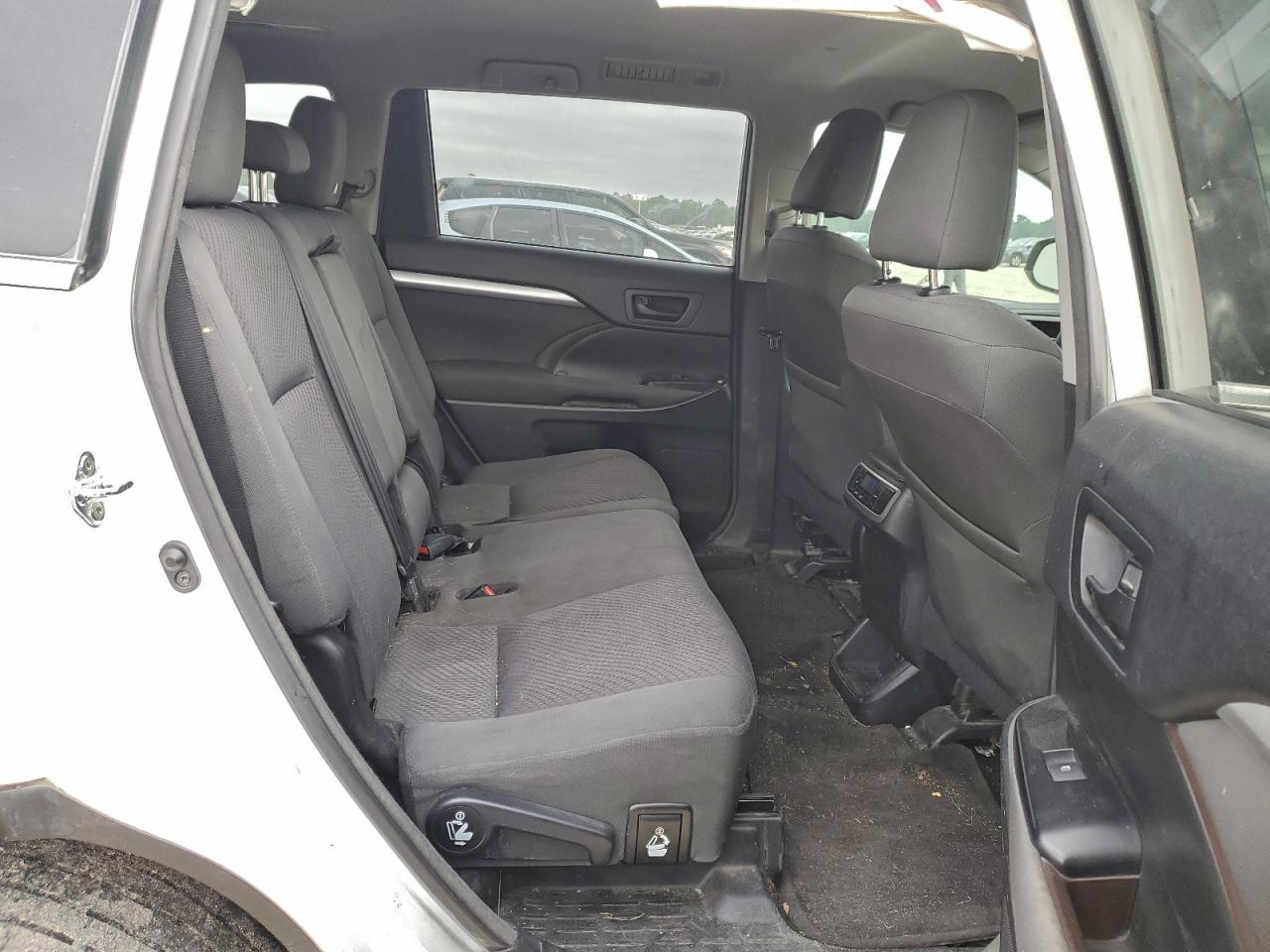 TOYOTA HIGHLANDER LE