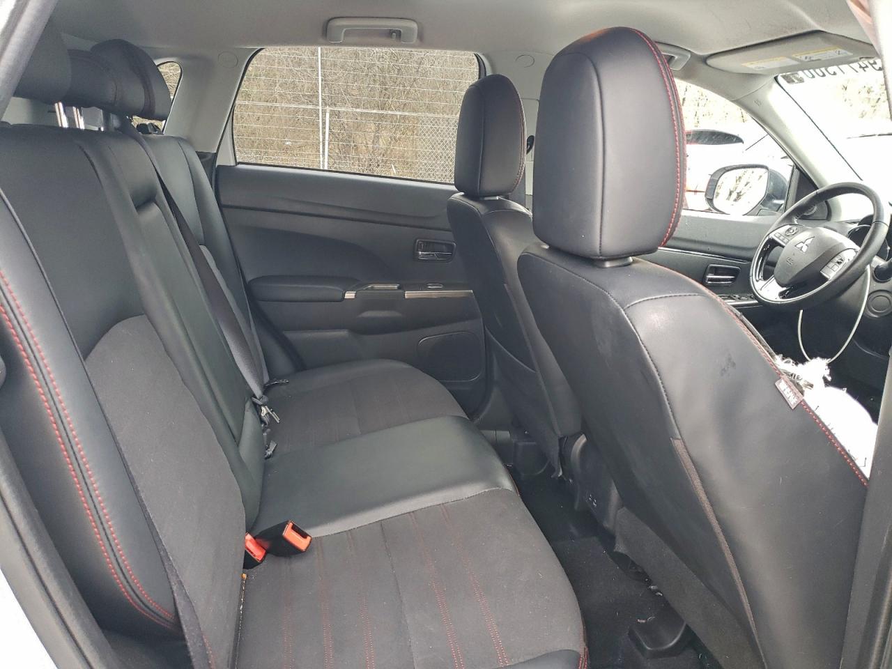 MITSUBISHI OUTLANDER SE