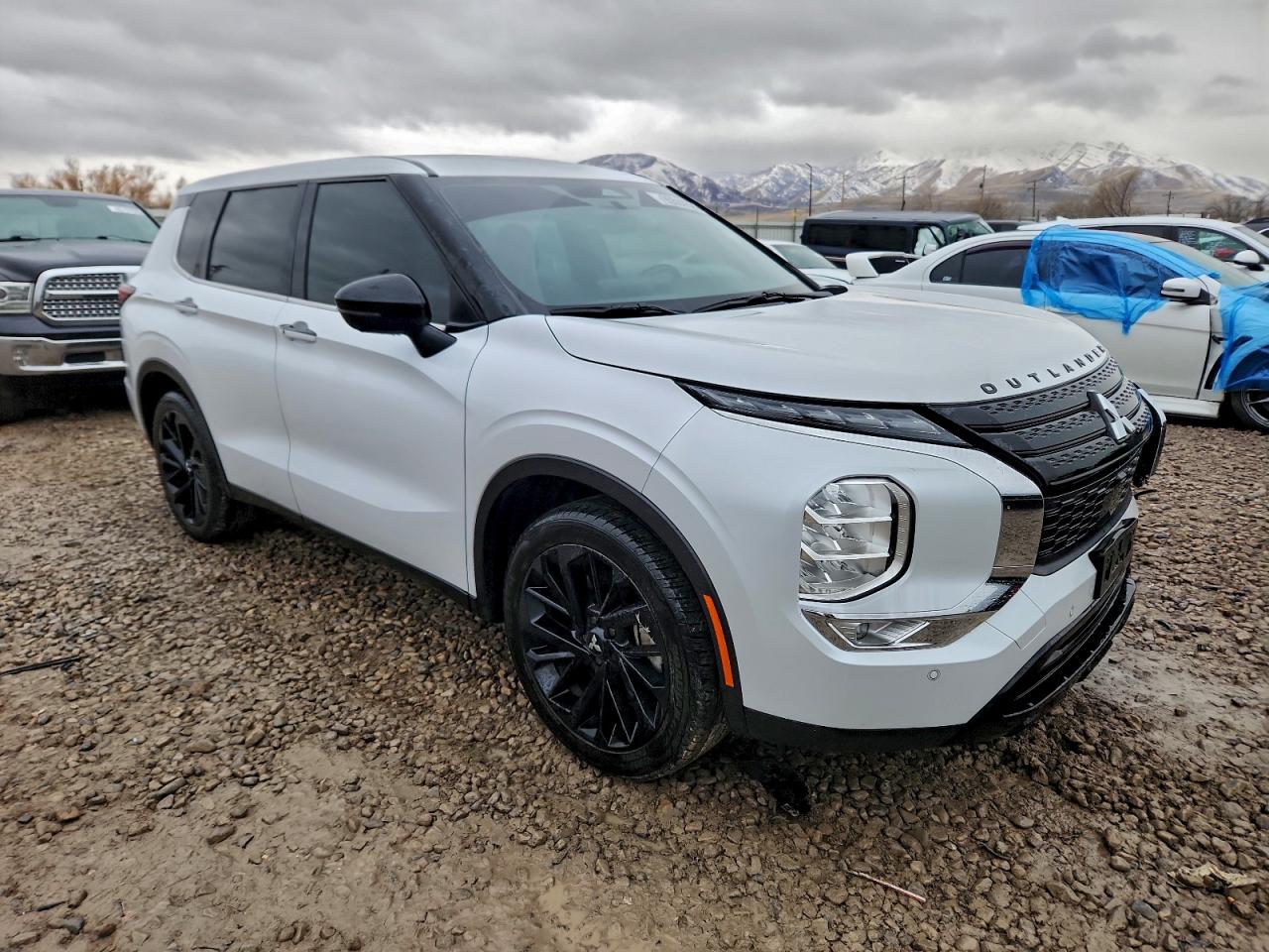 MITSUBISHI OUTLANDER SE