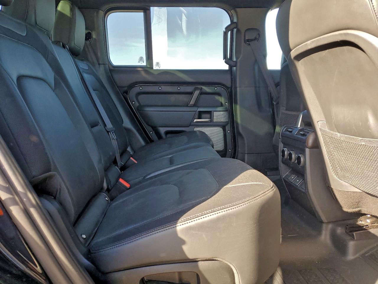 LAND ROVER DEFENDER 130 X-DYNAMIC SE