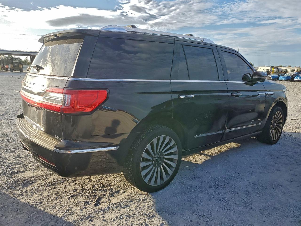 LINCOLN NAVIGATOR RESERVE