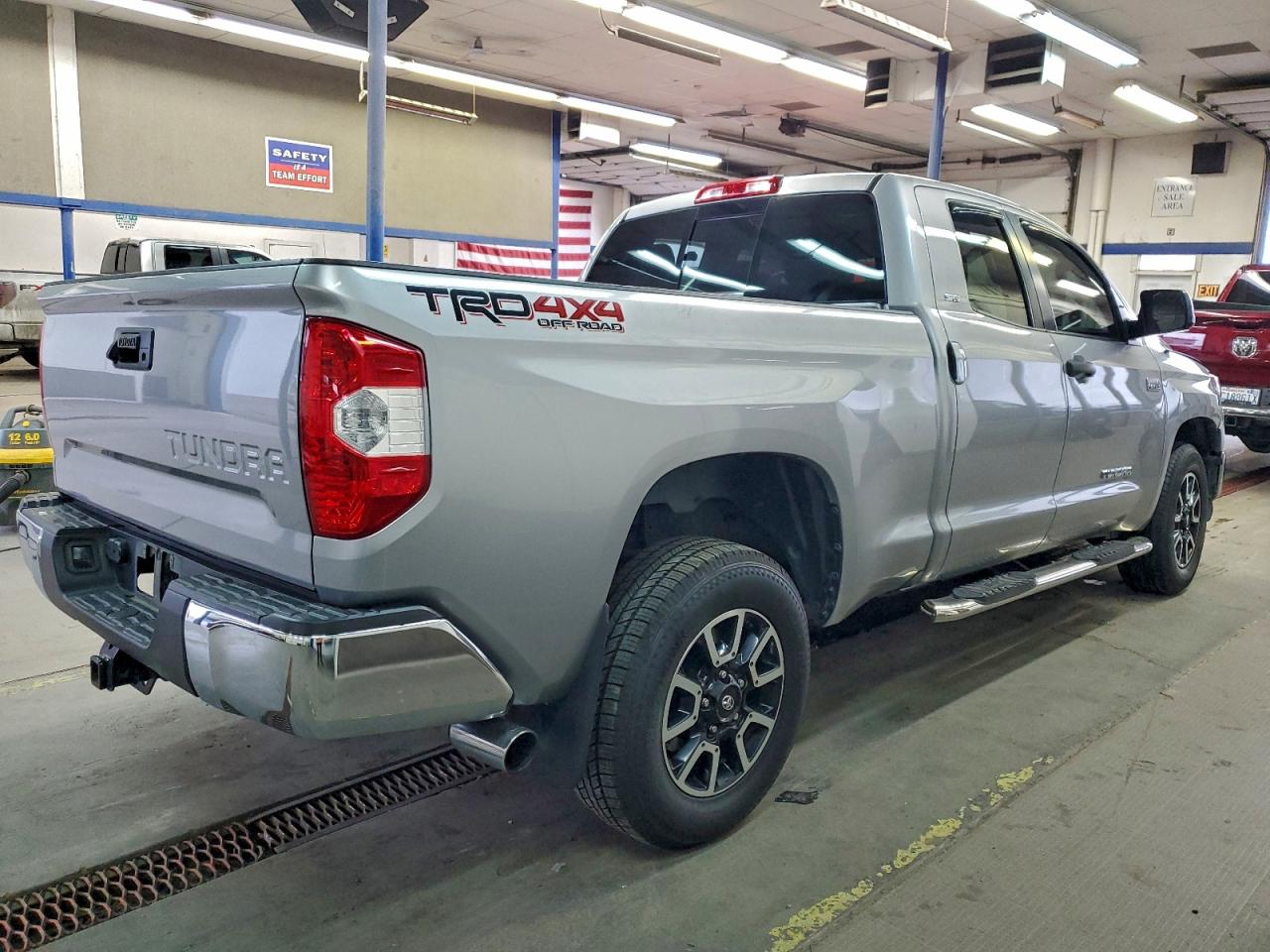 Lot #3318077372 2017 TOYOTA TUNDRA DOU