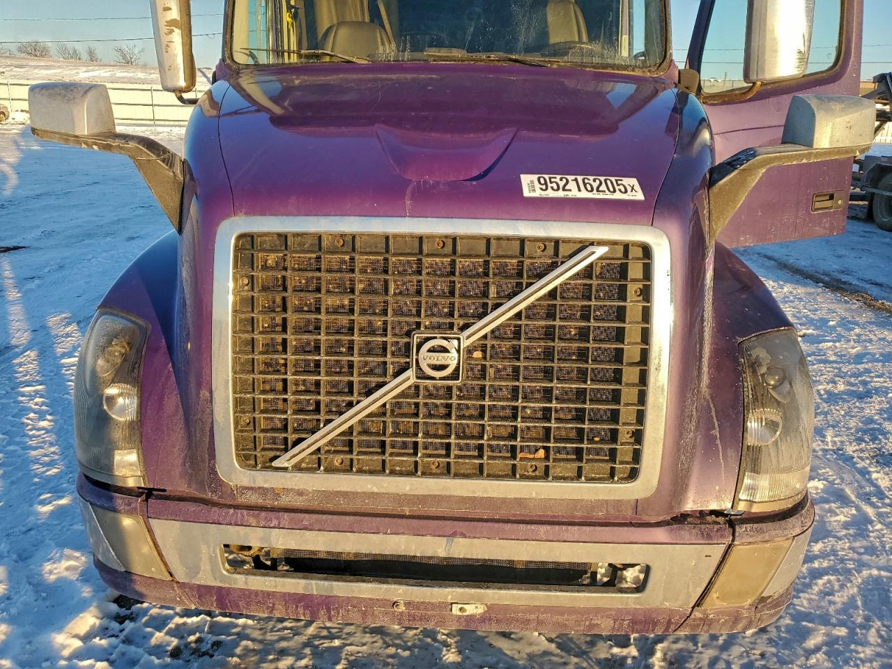 Lot #3311115893 2016 VOLVO VNL