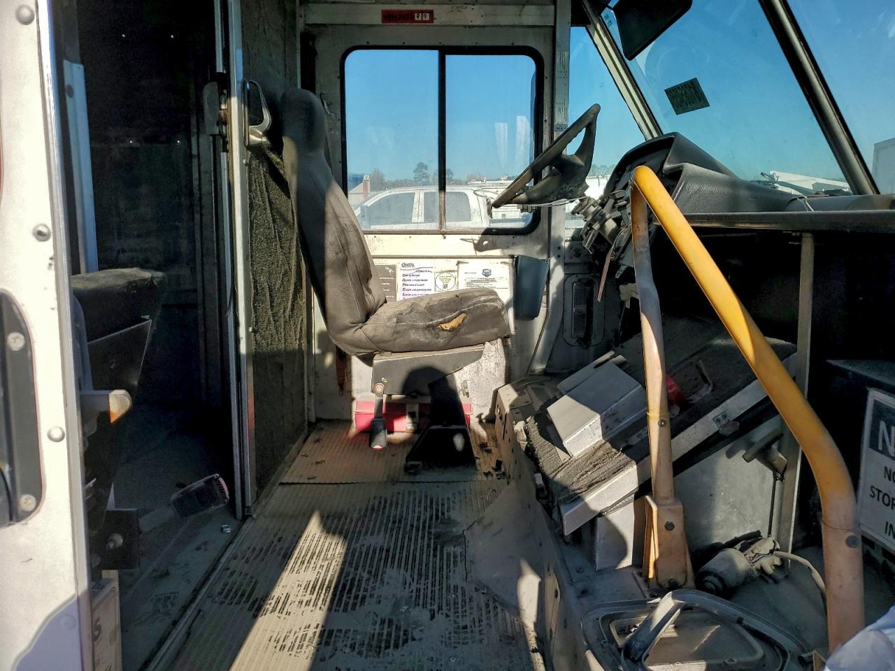 Lot #3316703417 2004 FREIGHTLINER CHASSIS M