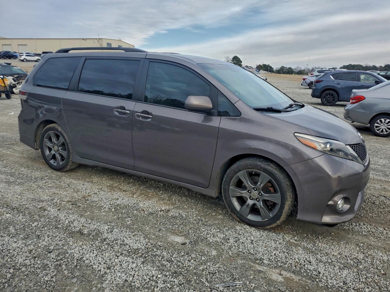 TOYOTA SIENNA SPORT