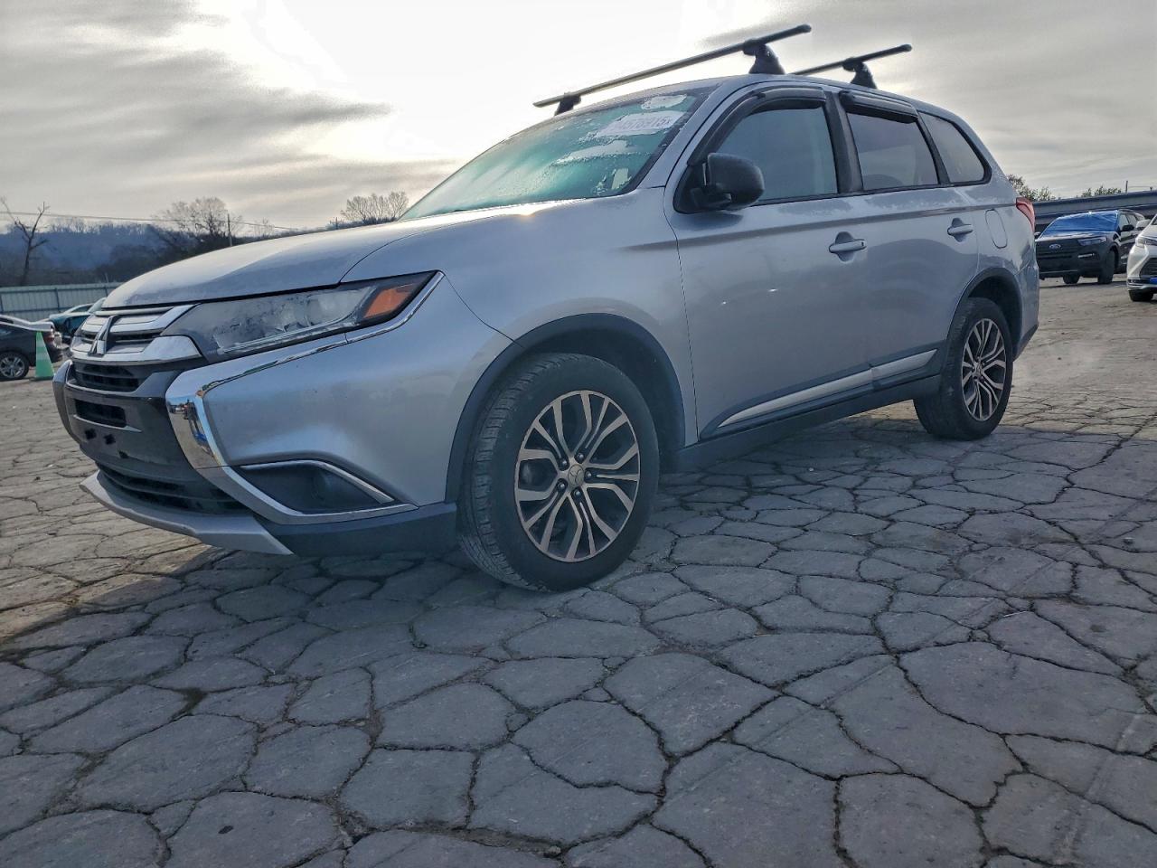 MITSUBISHI OUTLANDER SE