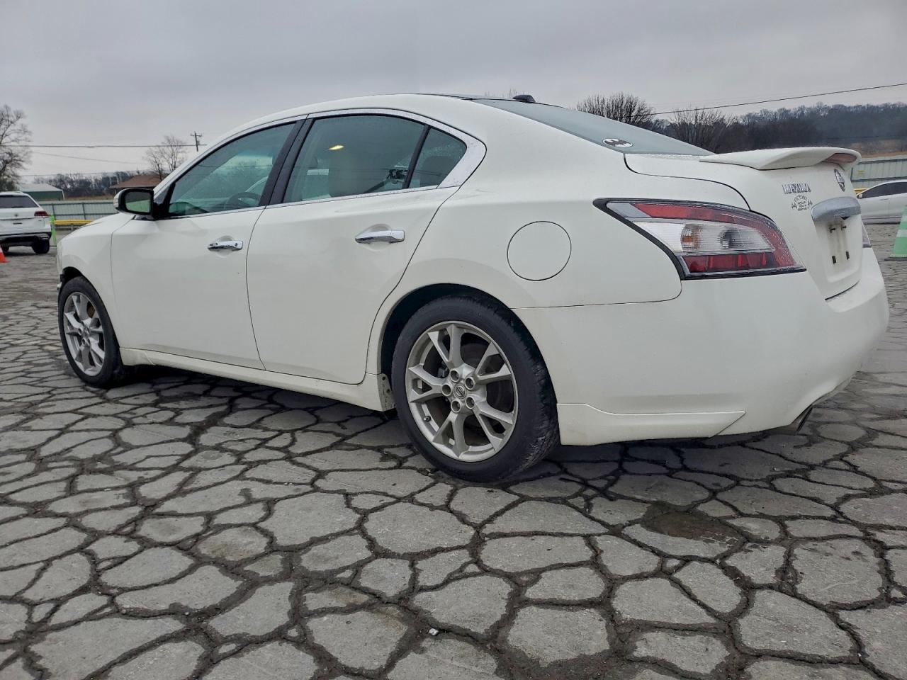 NISSAN MAXIMA S