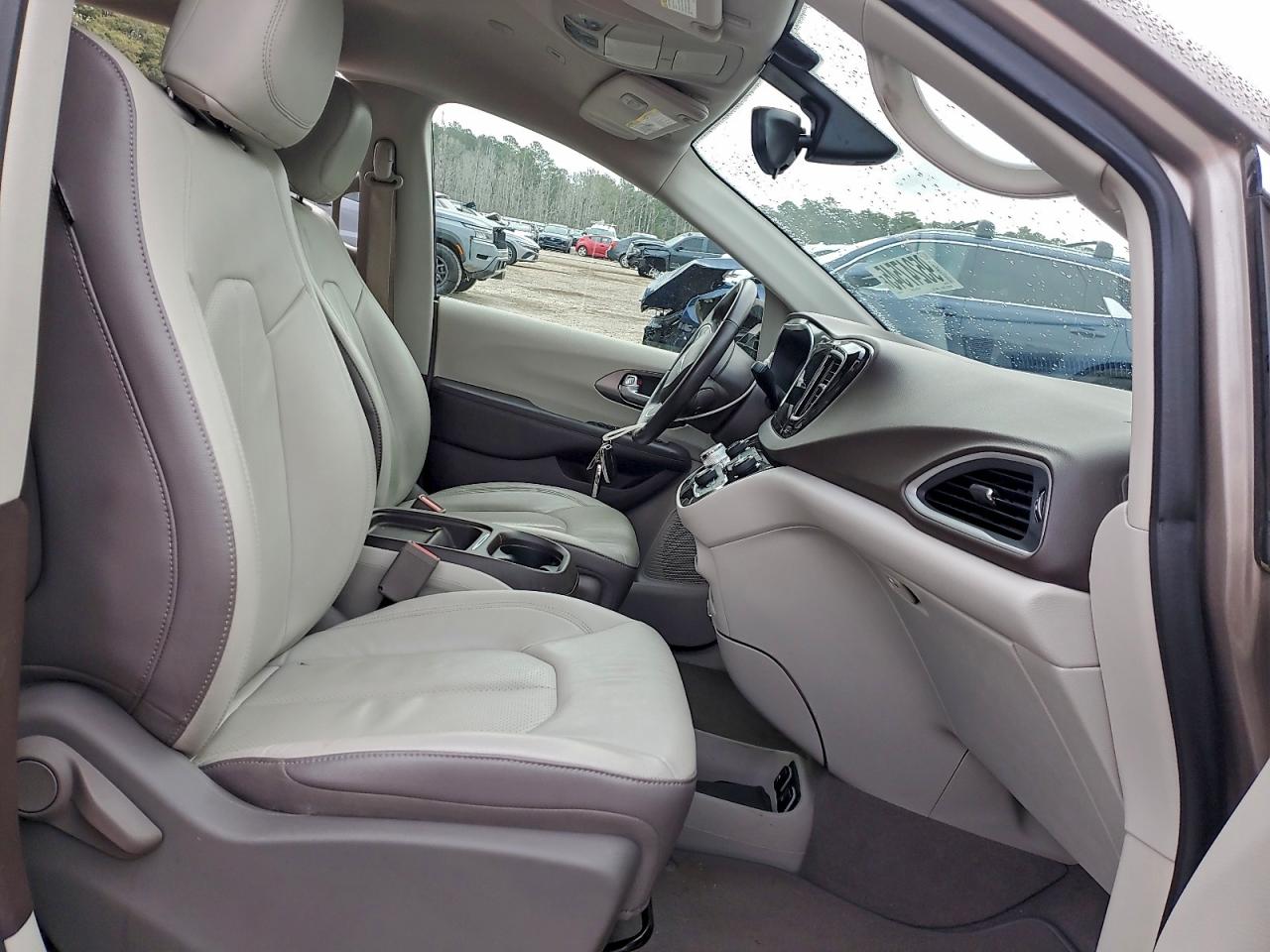 CHRYSLER PACIFICA TOURING L