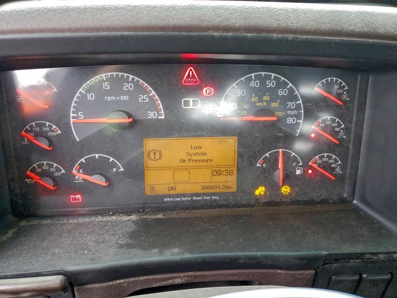 2015 VOLVO VN VNL #3304594441