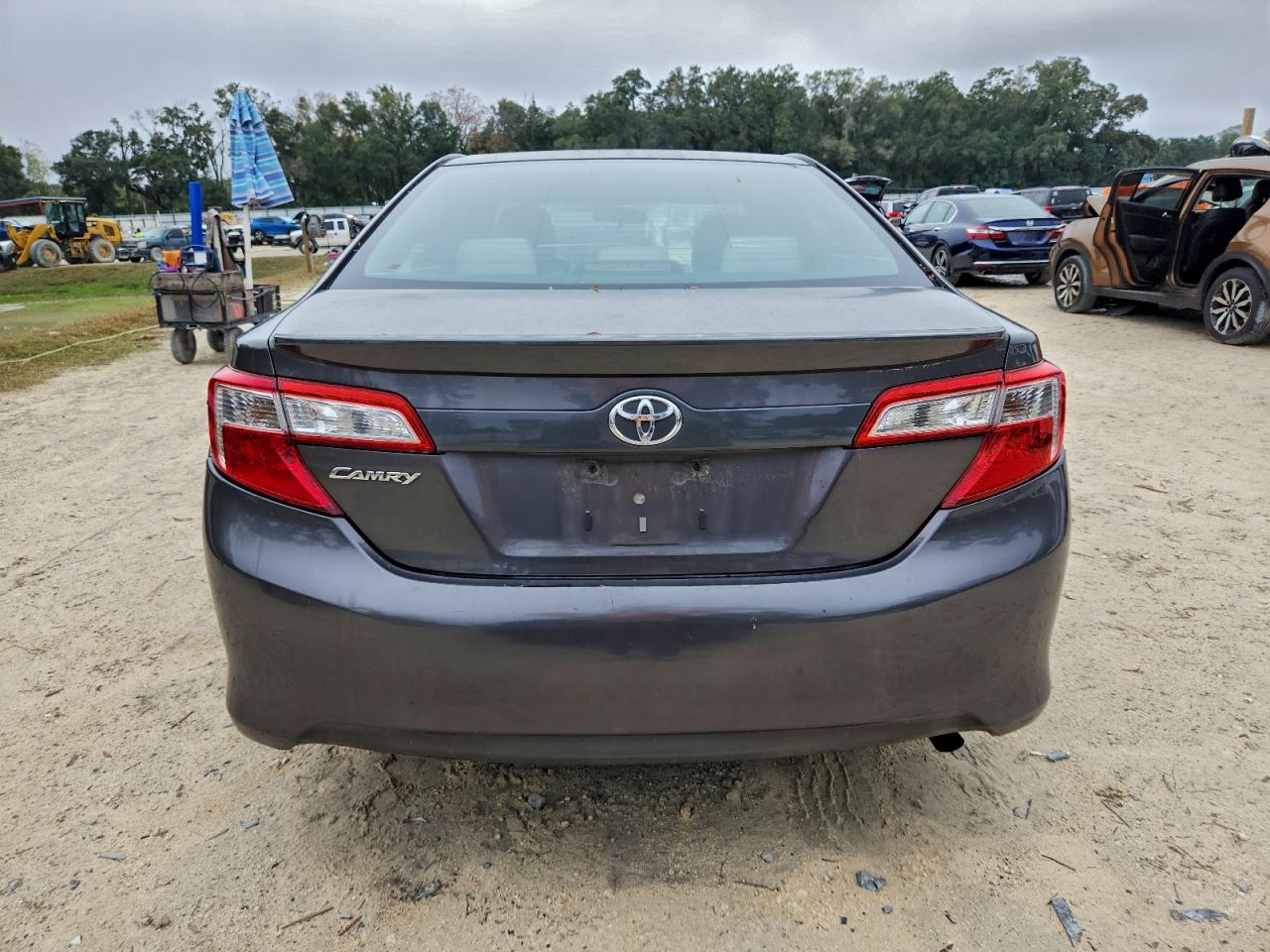 TOYOTA CAMRY BASE