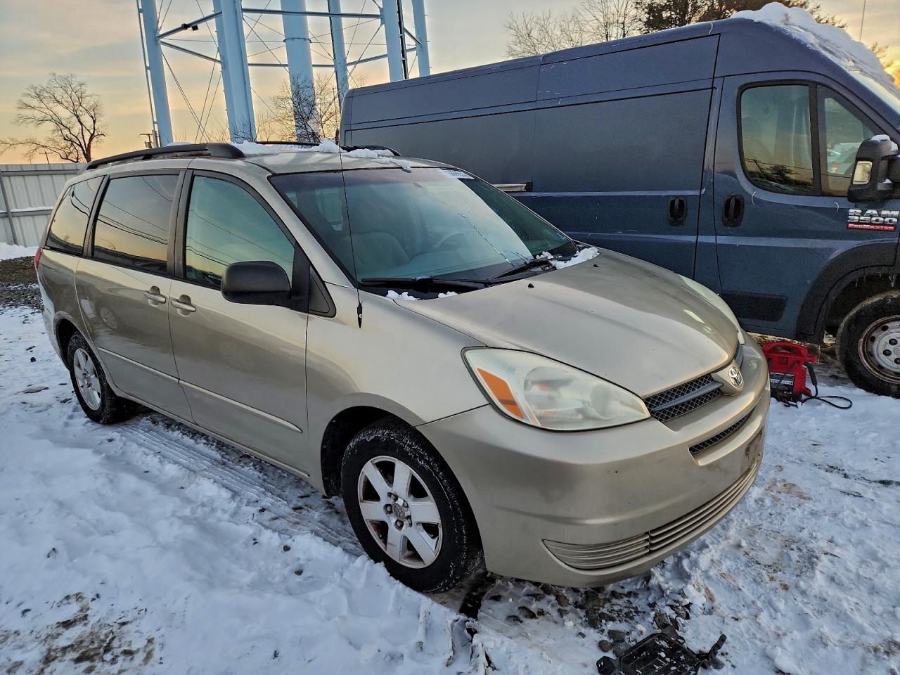 Lot #3317782122 2004 TOYOTA SIENNA CE