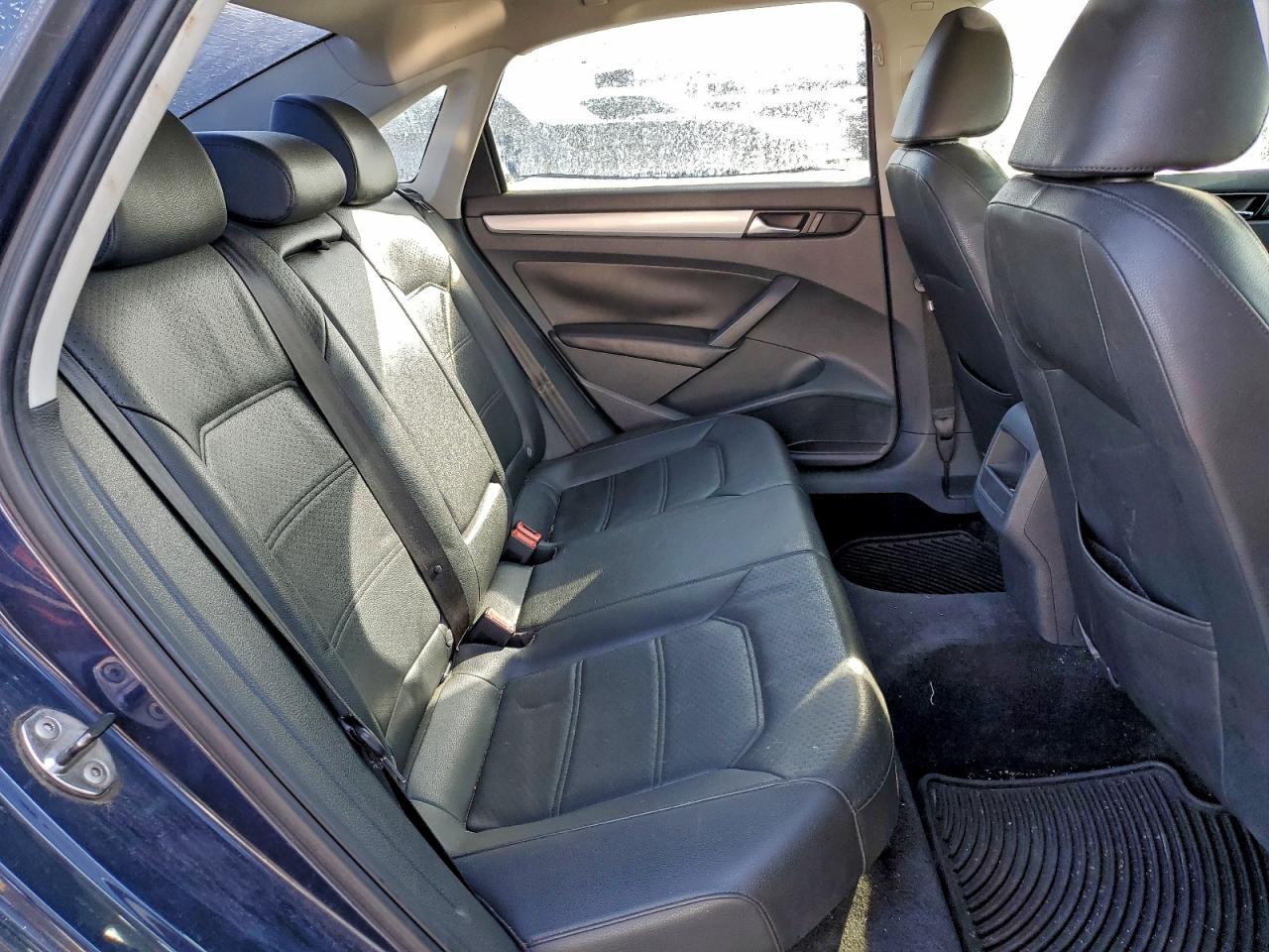 VOLKSWAGEN PASSAT SE