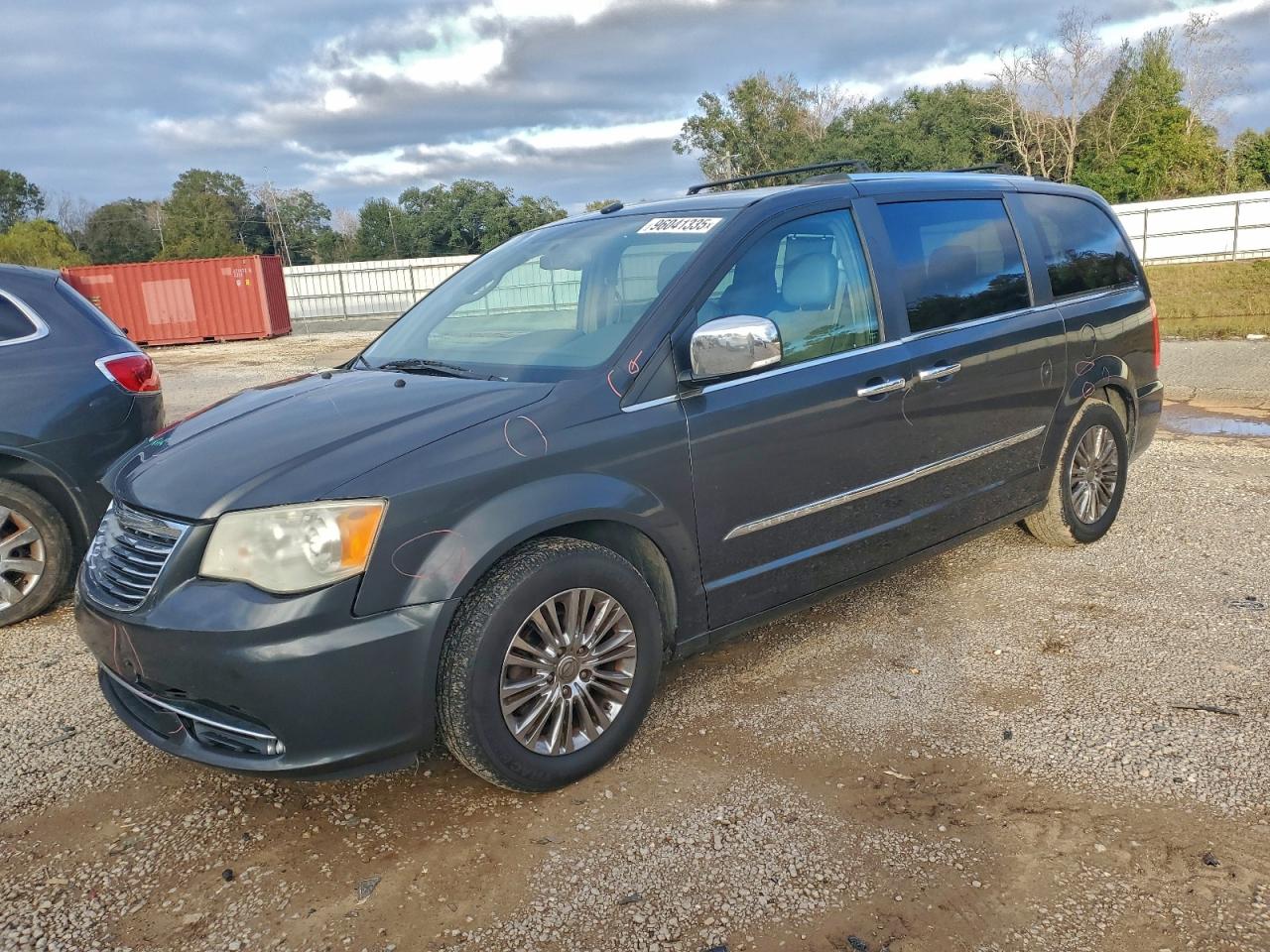 CHRYSLER TOWN & COUNTRY LIMITED