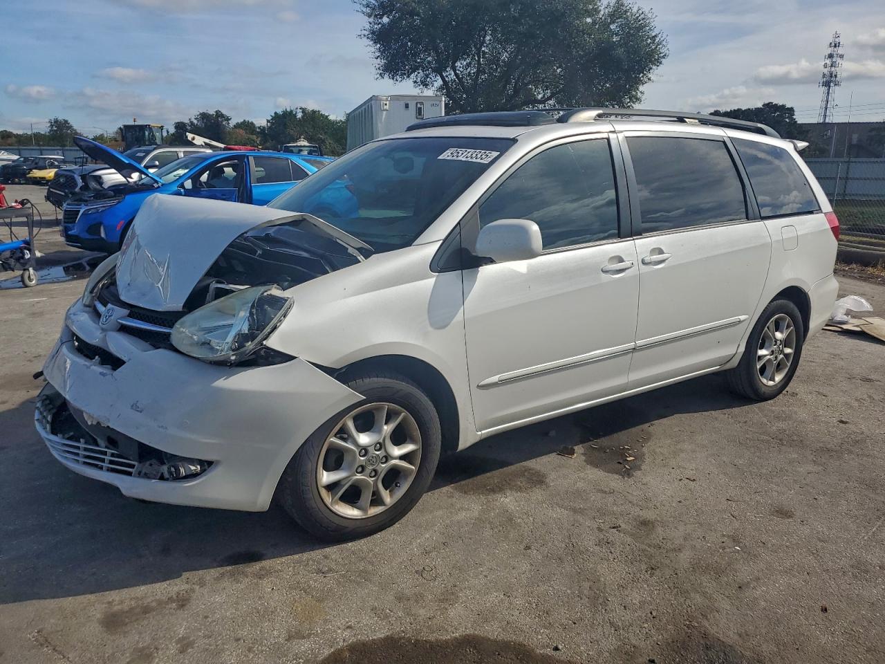 Lot #3309527591 2004 TOYOTA SIENNA XLE