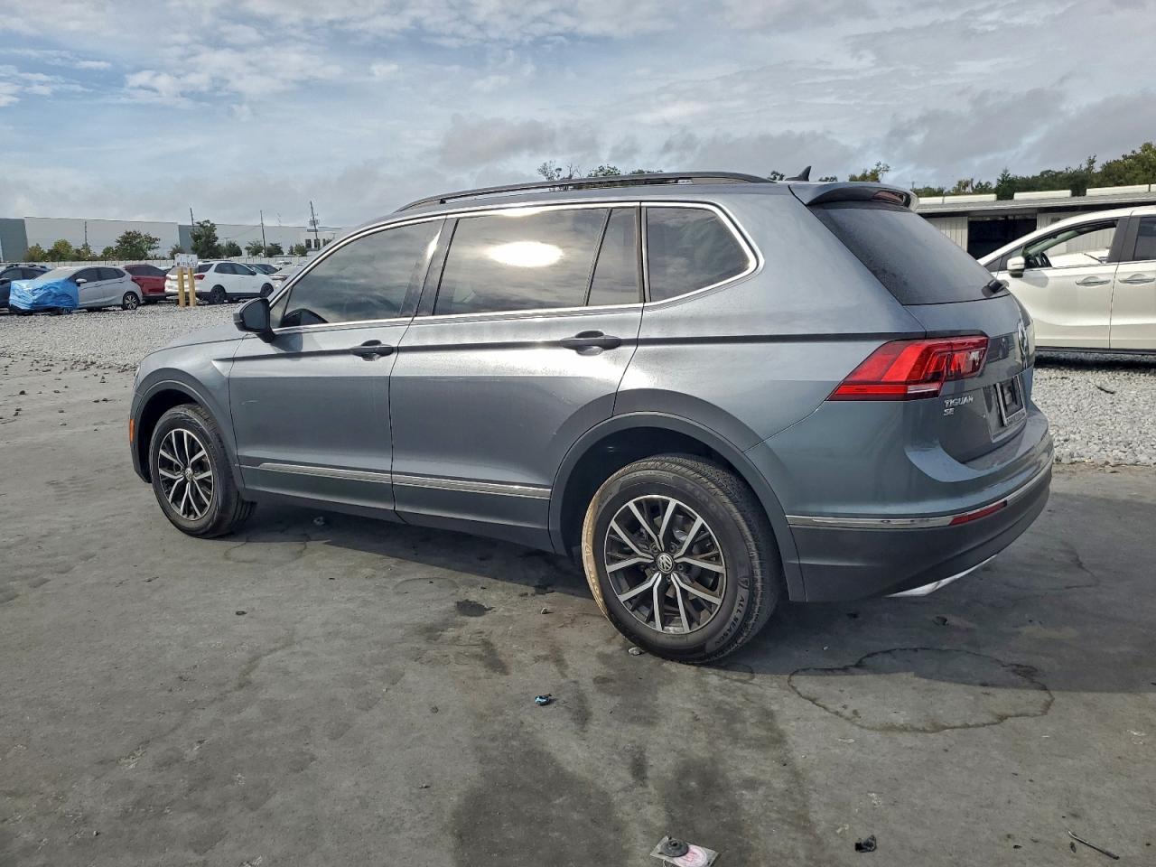 VOLKSWAGEN TIGUAN SE