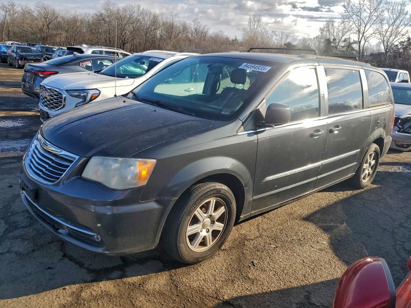 2012 CHRYSLER TOWN & COU #3304515539