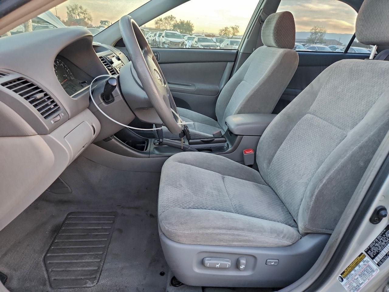 Lot #3318017487 2004 TOYOTA CAMRY LE