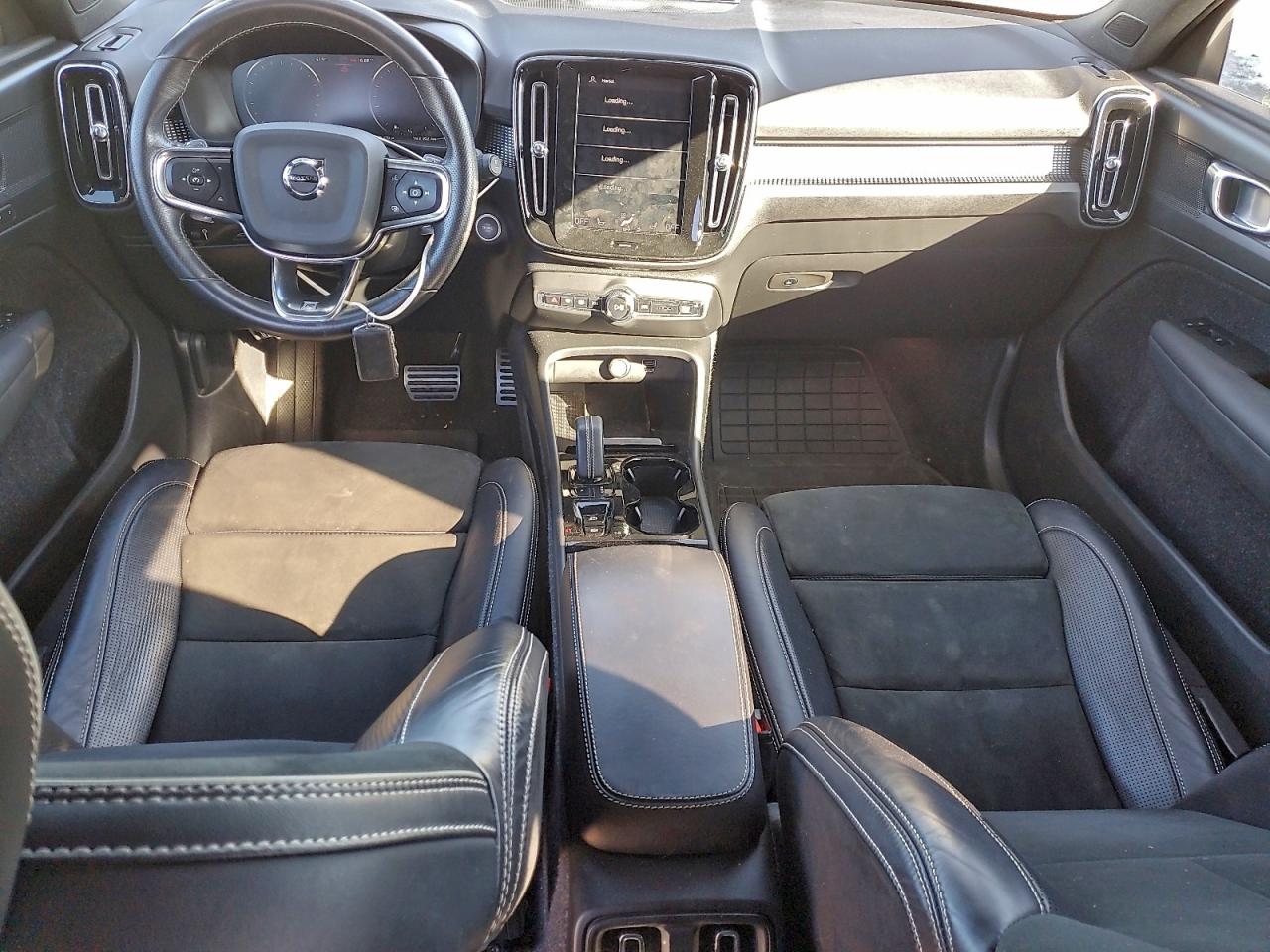 VOLVO XC40 T5 R-DESIGN