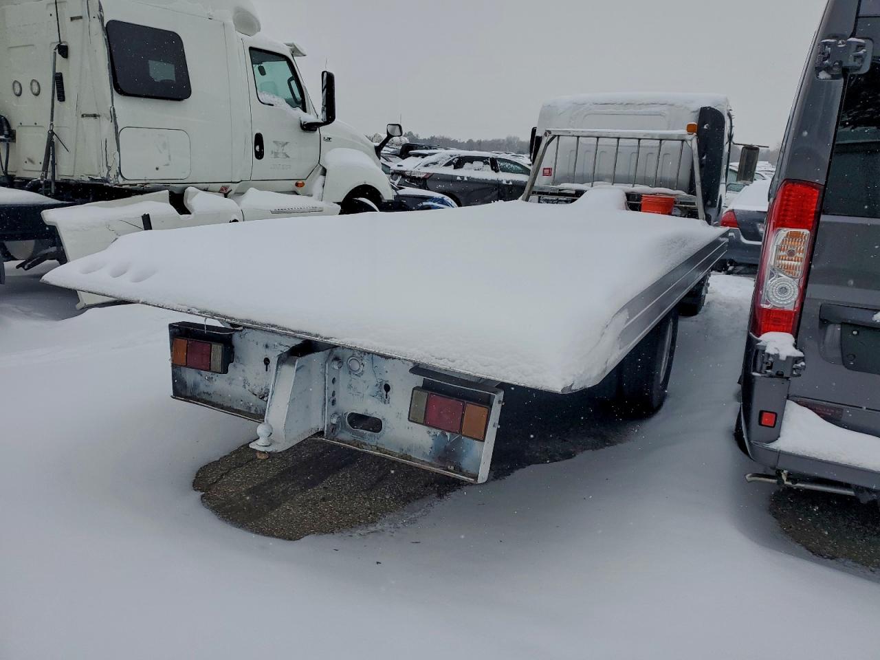 Lot #3305349312 2015 ISUZU NPR