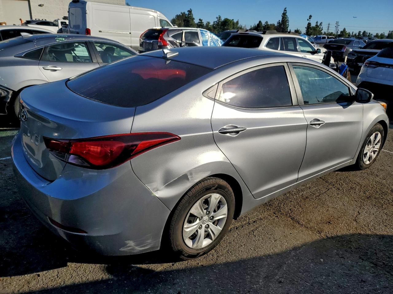HYUNDAI ELANTRA SE