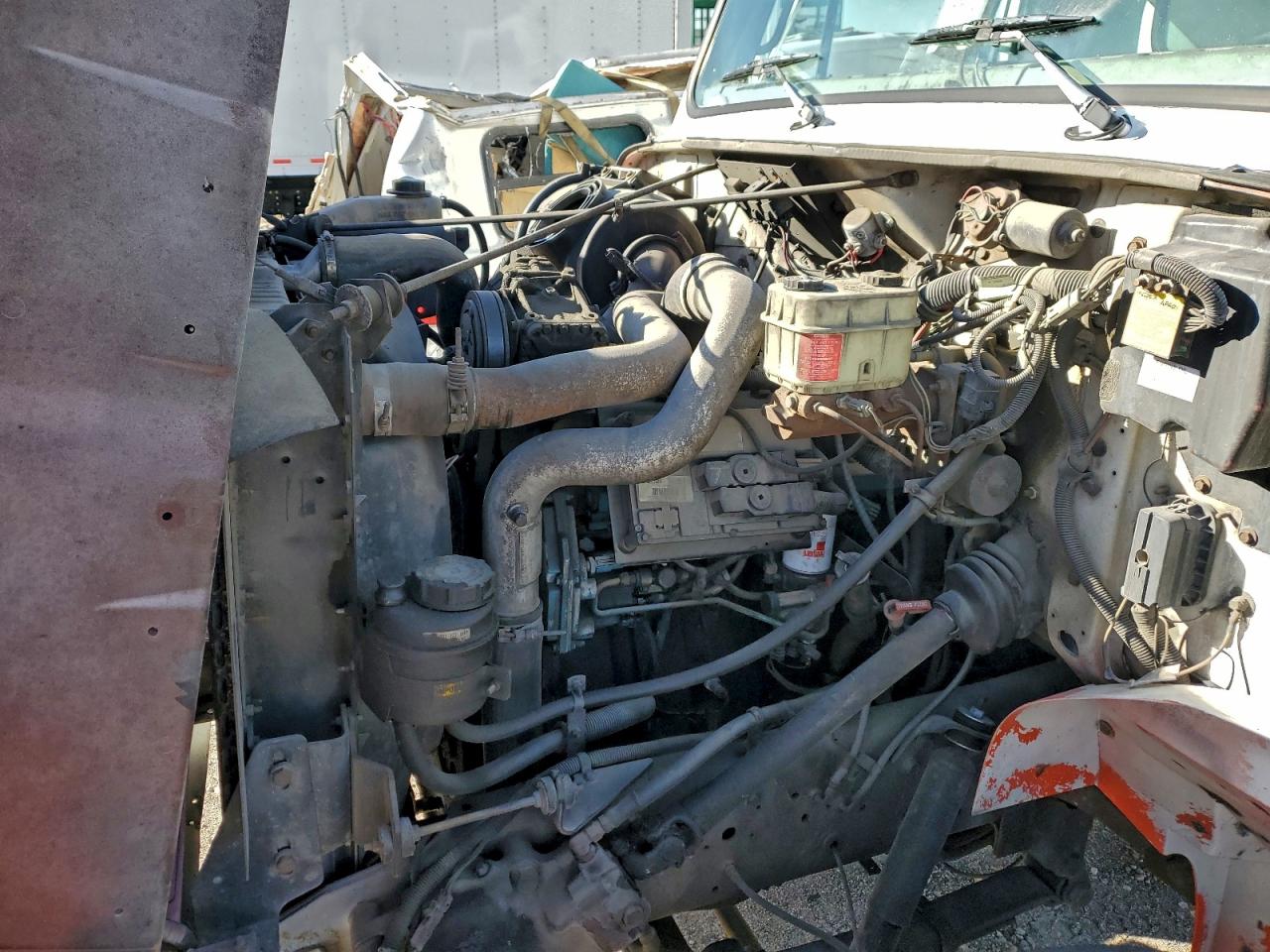 Lot #3316819412 2001 INTERNATIONAL 4000 4700