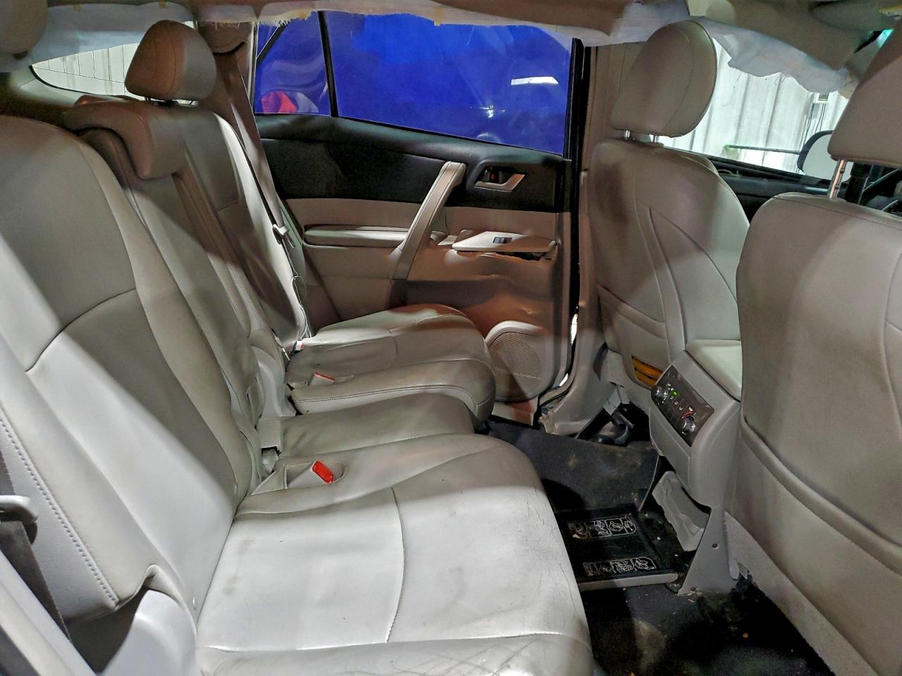 TOYOTA HIGHLANDER BASE