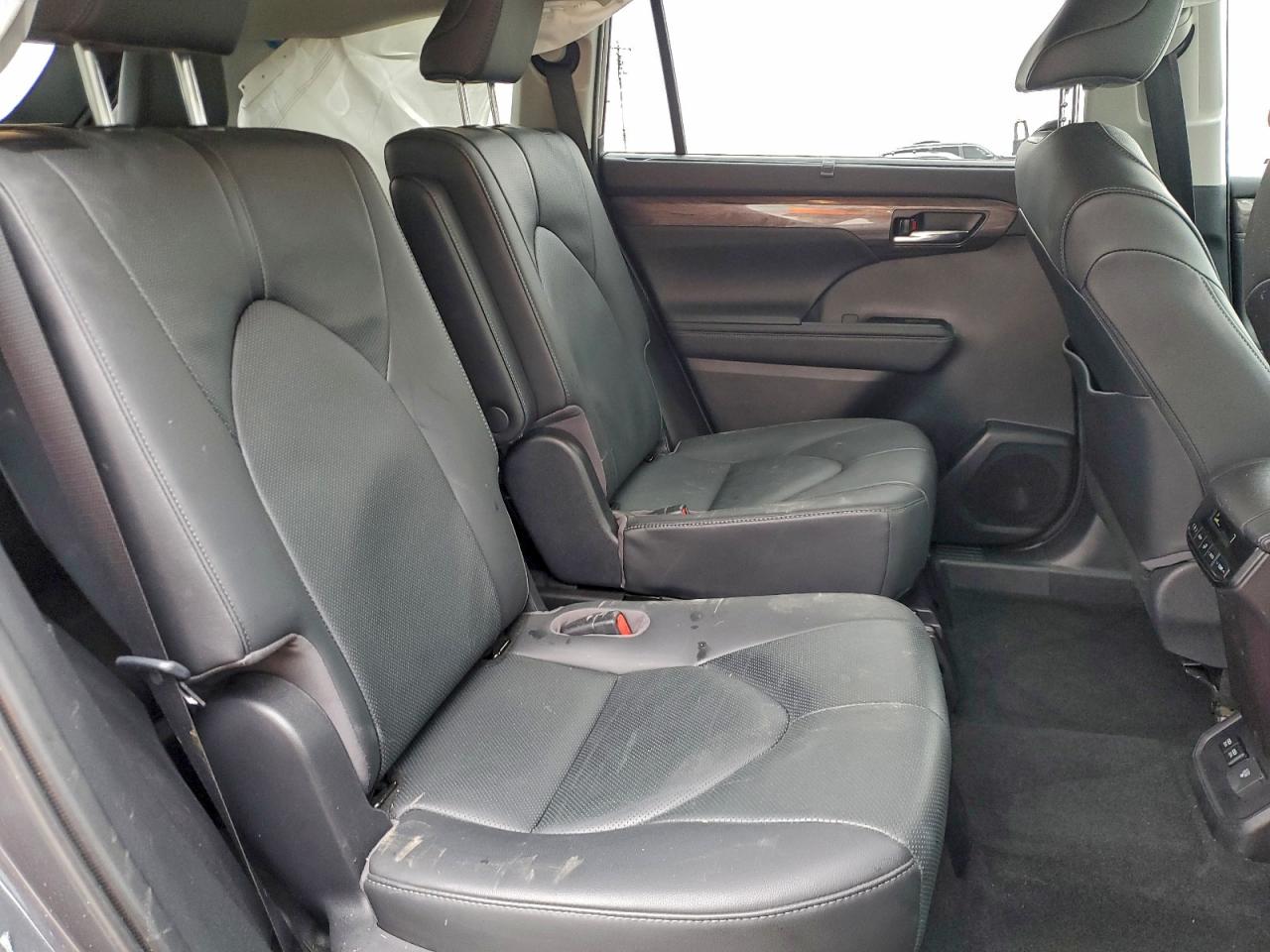 TOYOTA HIGHLANDER LIMITED